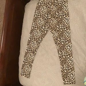 Hi I’m selling this pair of  Cheetah leggings